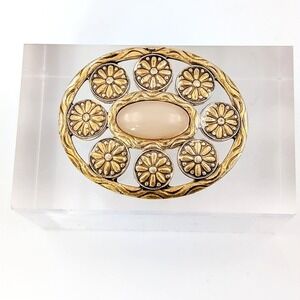 Victorian Revival Brooch Gold Tone Oval Cream Cabochon‎ Floral Marked 1.5K VTG